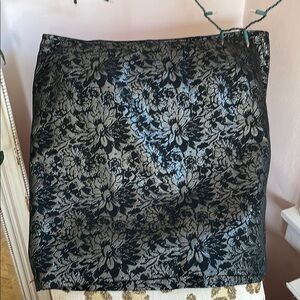 Calvin Klein Plus Skirt s22w Elegant Black and Silver Floral Skirt